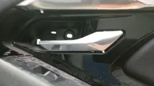 Foto de MANETA INTERIOR TRASERA DERECHA LAND ROVER RANGE ROVER EVOQUE 2.0 Td4 CAT (150 CV / 110 KW) referencia K8D222642B