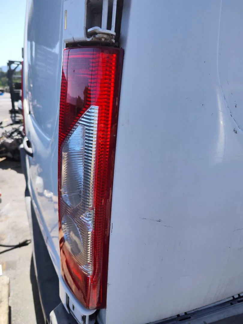 Foto de PILOTO TRASERO DERECHO CITROEN JUMPY 1.6 16V HDi (90 CV / 66 KW) referencia 6351AH