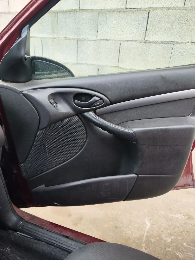 Foto de GUARNECIDO PUERTA DELANTERA DERECHA FORD FOCUS BERLINA (CAK) 1.6 16V CAT (101 CV / 74 KW)