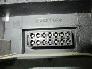 Foto de CAJA RELES / FUSIBLES OPEL ASTRA H GTC 1.9 CDTI (120 CV / 88 KW) referencia 13222173 foto 6