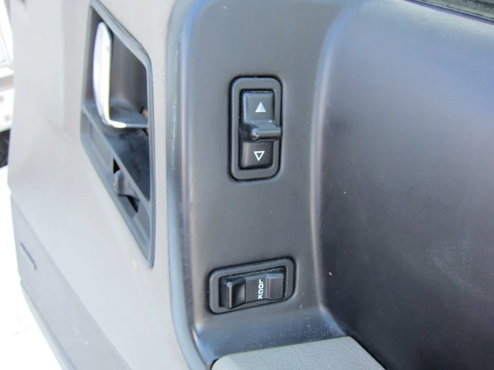 Foto de MANDO ELEVALUNAS DELANTERO DERECHO CHRYSLER JEEP GR.CHEROKEE (ZJ)/(Z) 5.2 V8 CAT (211 CV / 155 KW)
