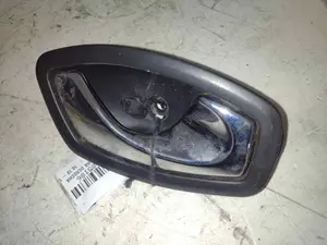 Foto de MANETA INTERIOR DELANTERA DERECHA RENAULT CAPTUR I 1.5 dCi Diesel FAP Energy (90 CV / 66 KW) referencia 806700005R