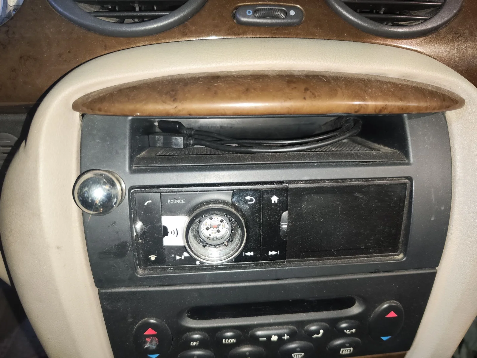 Foto de SISTEMA AUDIO / RADIO CD MG ROVER ROVER 75 (RJ) 2.0 16V CDT (116 CV / 85 KW)
