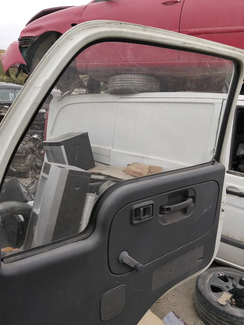 Foto de LUNA DELANTERA DERECHA NISSAN CABSTAR E 3.0 Diesel (120 CV / 88 KW)