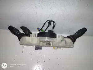Foto de MANDO MULTIFUNCION RENAULT MEGANE III COUPE 1.9 dCi Diesel FAP (131 CV / 96 KW) referencia 255670019RB foto 7