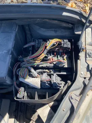 Foto de CAJA RELES / FUSIBLES PEUGEOT 307 CC CABRIO-COUPÉ (S2)