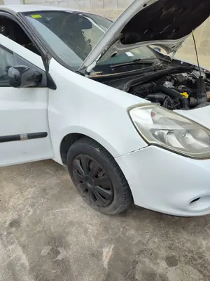 Foto de ALETA DELANTERA DERECHA RENAULT CLIO III 1.5 dCi Diesel FAP (75 CV / 55 KW)
