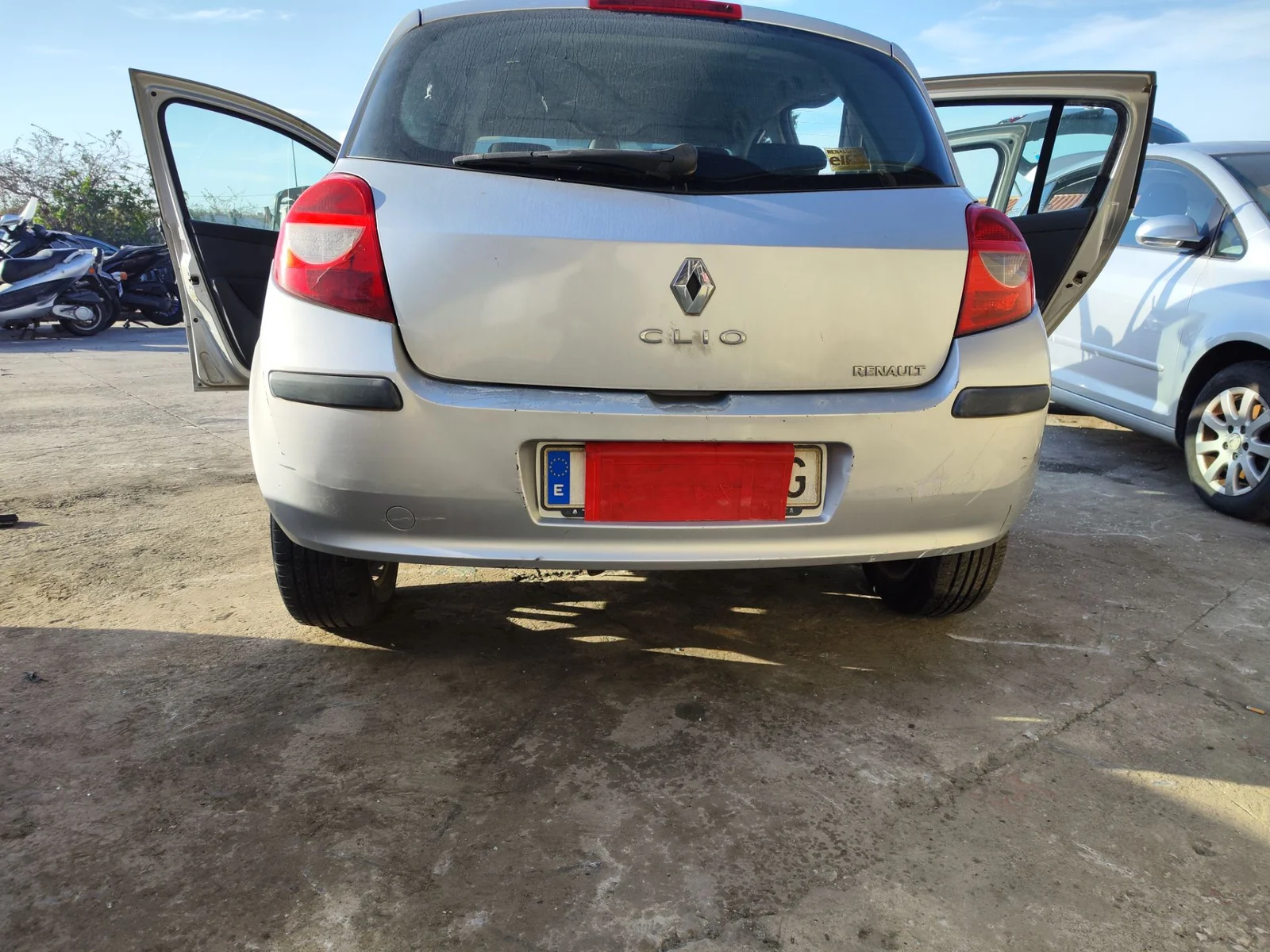 Foto de PARAGOLPES TRASERO RENAULT CLIO III 1.4 16V (98 CV / 72 KW) referencia 7701479250