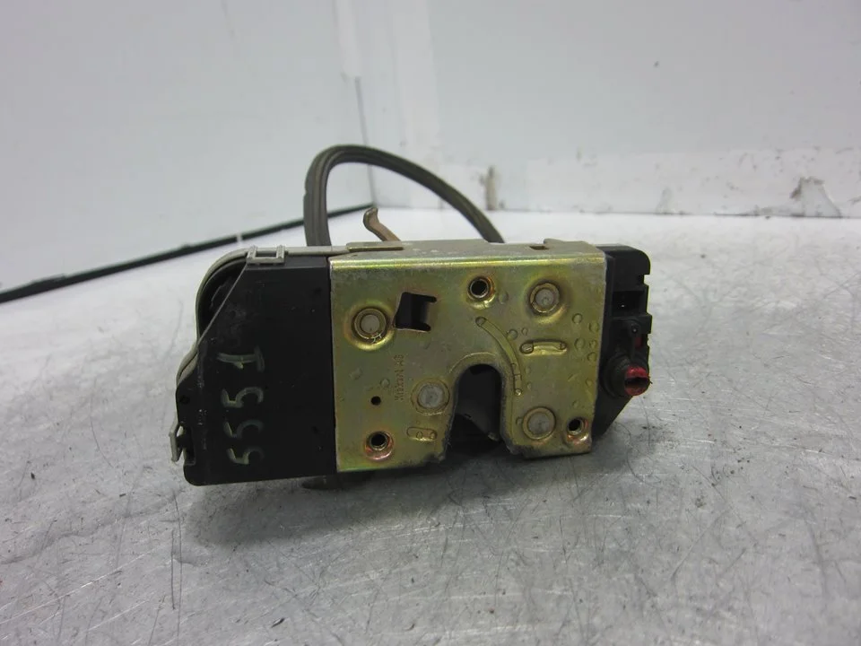 Foto de CERRADURA PUERTA TRASERA DERECHA PEUGEOT 307 BERLINA (S2) 1.6 16V HDi (90 CV / 66 KW)
