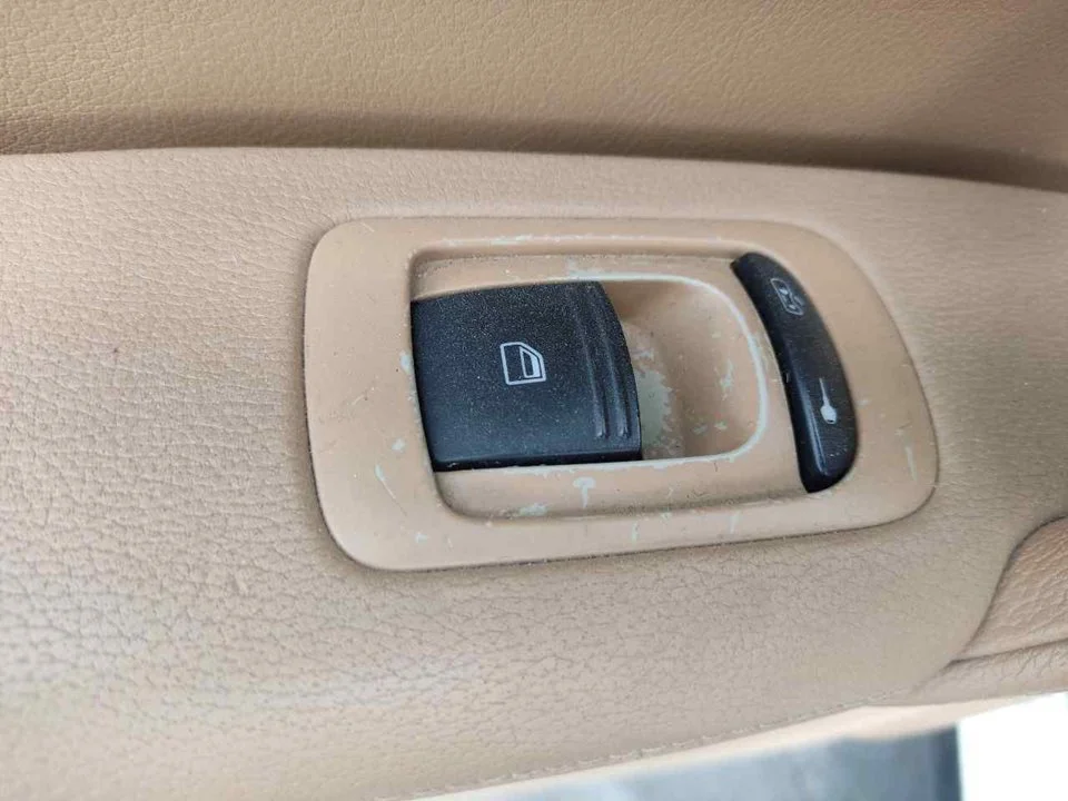 Foto de MANDO ELEVALUNAS TRASERO IZQUIERDO PORSCHE CAYENNE (TIPO 92A) 3.0 V6 TDI CAT (239 CV / 176 KW) referencia 7PP959855B