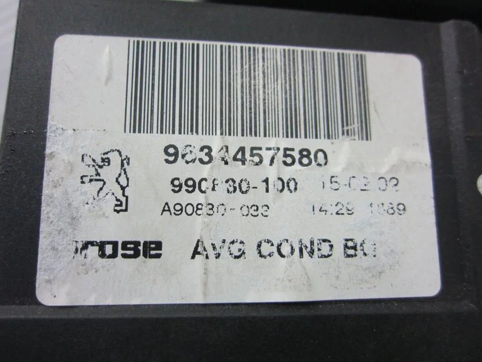 Foto de MOTOR ELEVALUNAS DELANTERO IZQUIERDO PEUGEOT 307 (S1)(04.2001) 2.0 HDi FAP CAT (107 CV / 79 KW) referencia 9634457580