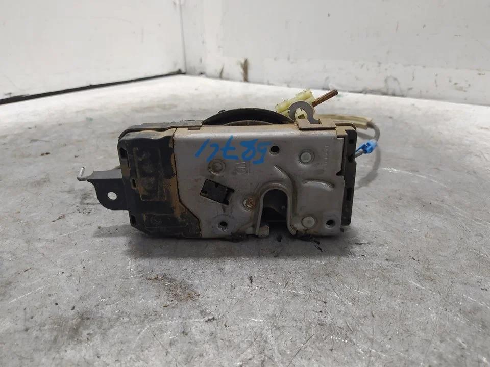 Foto de CERRADURA PUERTA DELANTERA DERECHA OPEL ZAFIRA B 1.7 16V CDTI (110 CV / 81 KW) referencia 13210749