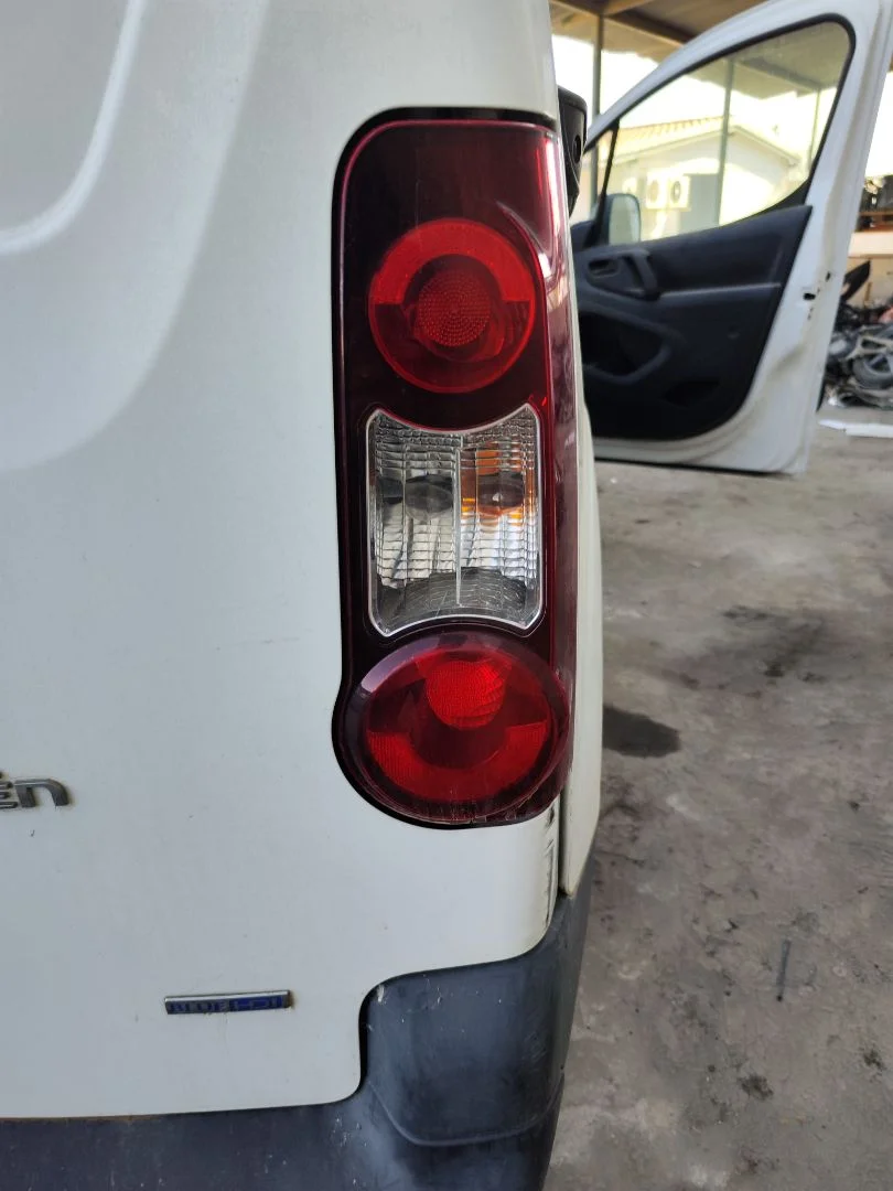 Foto de PILOTO TRASERO DERECHO CITROEN BERLINGO FURGÓN 1.6 Blue-HDI FAP (99 CV / 73 KW)