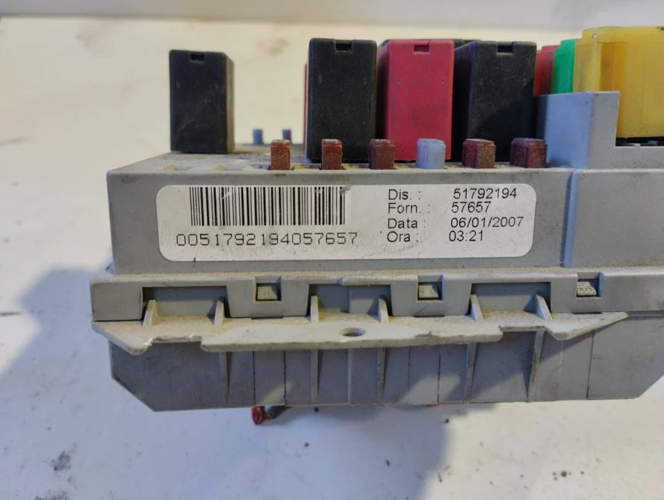 Foto de CAJA RELES / FUSIBLES FIAT II BRAVO (198) referencia 57657