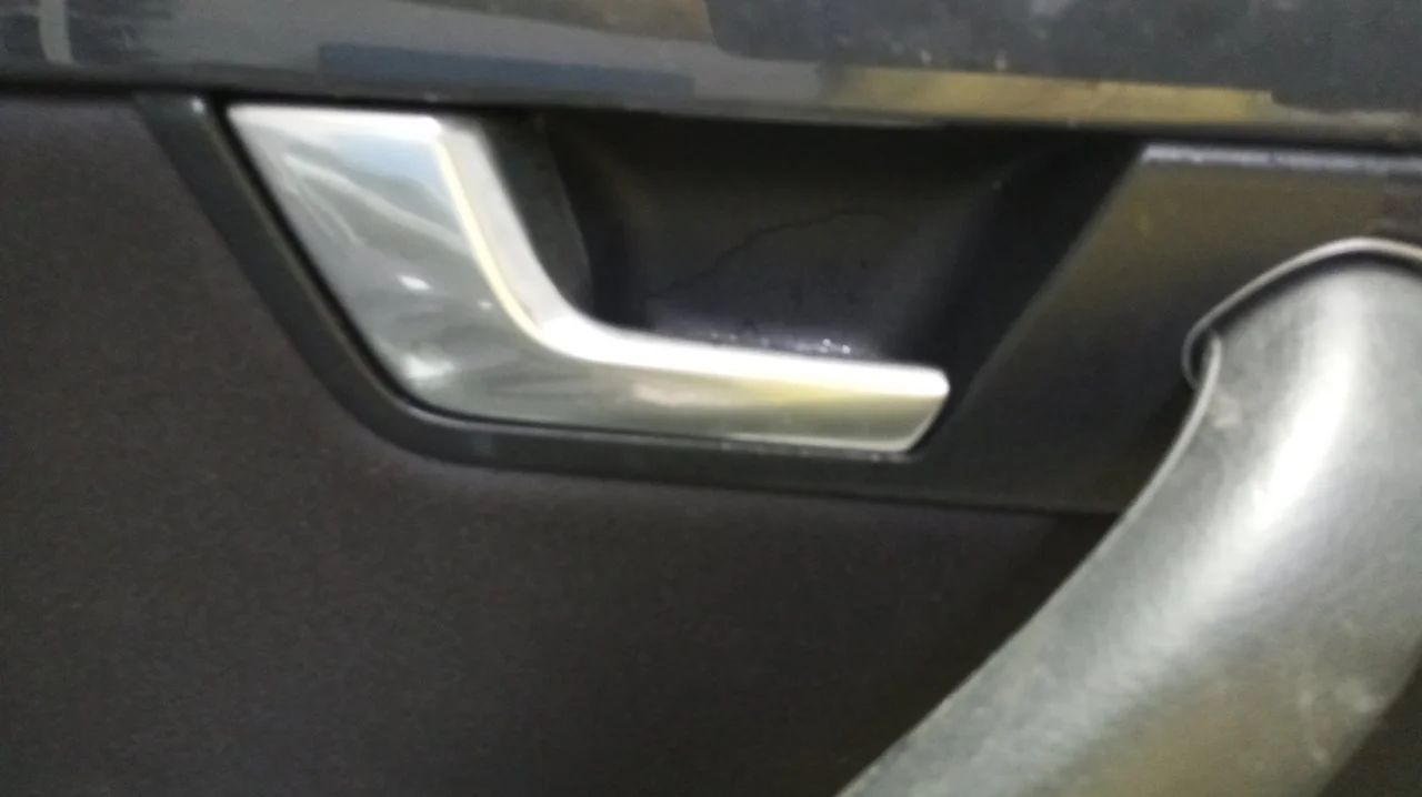 Foto de MANETA INTERIOR TRASERA IZQUIERDA AUDI A4 BERLINA (8E) 1.9 TDI (131 CV / 96 KW) referencia 8E0839019