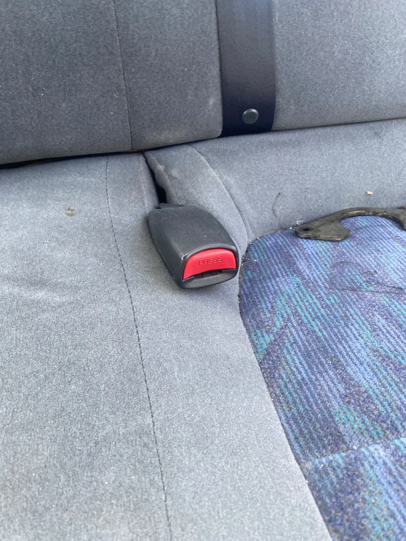 Foto de ENGANCHE CINTURON TRASERO IZQUIERDO NISSAN ALMERA (N15) 2.0 Diesel (75 CV / 55 KW)