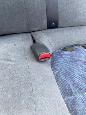 Foto de ENGANCHE CINTURON TRASERO IZQUIERDO NISSAN ALMERA (N15) 2.0 Diesel (75 CV / 55 KW)