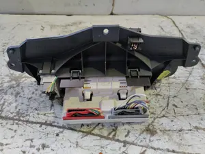 Foto de PANTALLA MULTIFUNCION RENAULT MEGANE I FASE 2 BERLINA (BA0) 1.6 (107 CV / 79 KW) referencia P7700428029A foto 4
