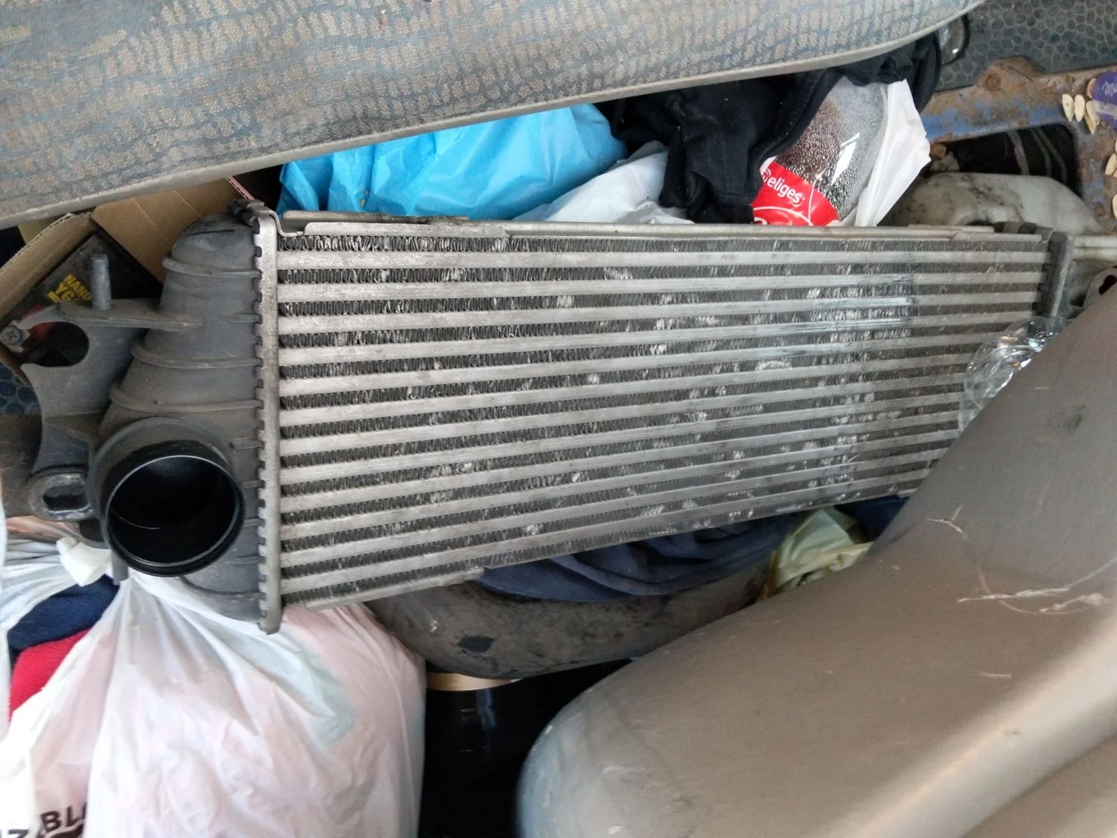 Foto de INTERCOOLER RENAULT TRAFIC II COMBI 1.9 Diesel (101 CV / 74 KW)