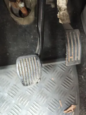Foto de PEDAL FRENO FORD FOCUS BERLINA (CAP) 1.6 TDCi CAT (90 CV / 66 KW)