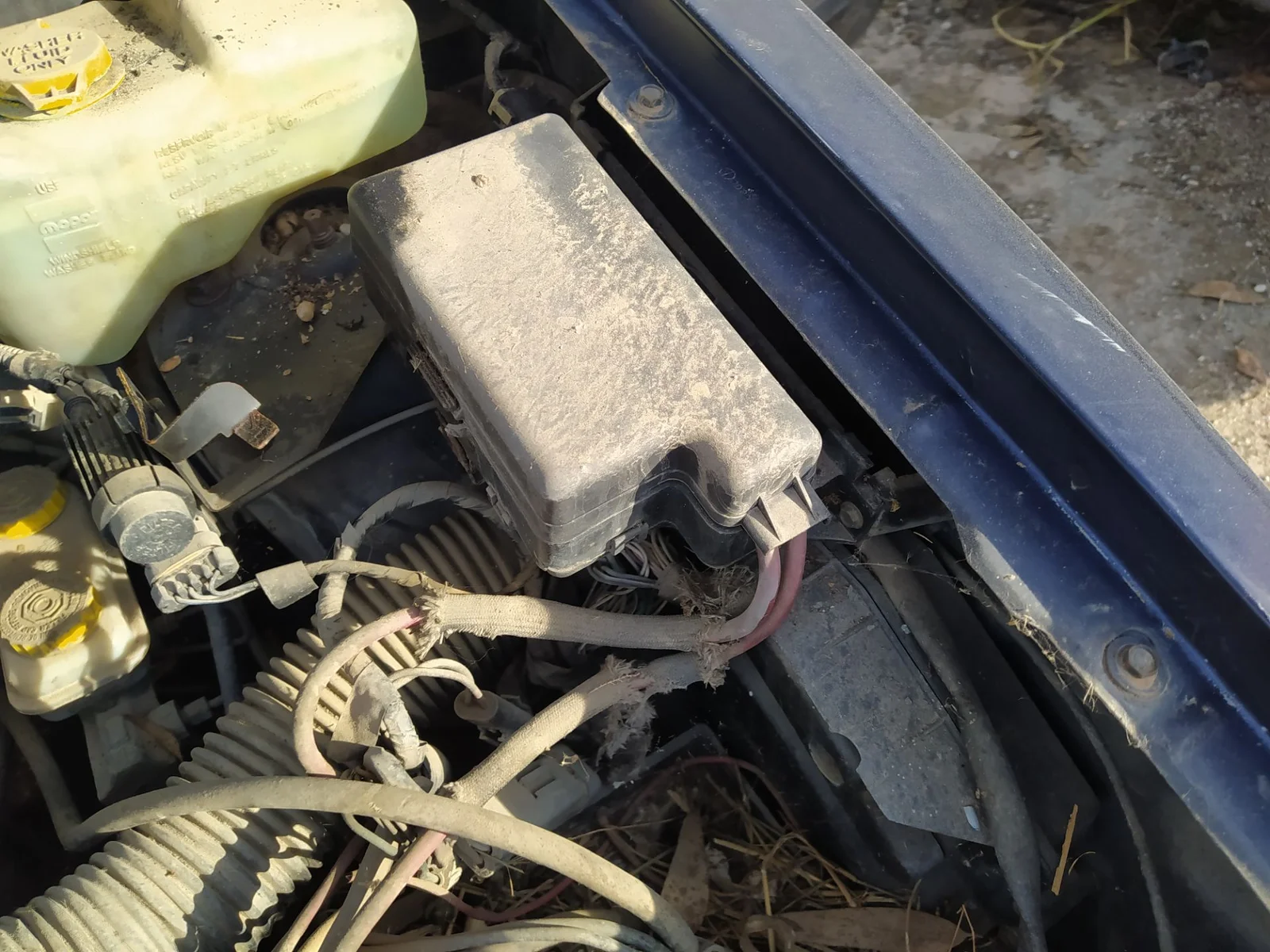 Foto de CAJA RELES / FUSIBLES CHRYSLER VOYAGER GS 2.5 Turbodiesel (116 CV / 85 KW)