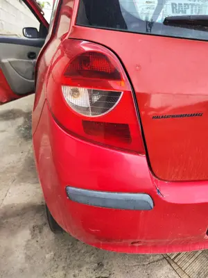 Foto de PILOTO TRASERO IZQUIERDO RENAULT CLIO III 1.5 dCi Diesel CAT (86 CV / 63 KW)