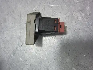 Foto de INTERRUPTOR CITROEN XSARA BERLINA 1.6 16V CAT (NFU / TU5JP4) (109 CV / 80 KW) referencia 965553138CL foto 4