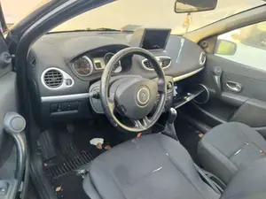 Foto de SALPICADERO RENAULT CLIO III 1.2 16V (75 CV / 55 KW) referencia 8200884288