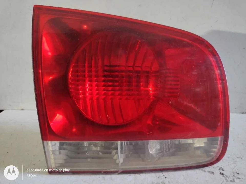 Foto de PILOTO TRASERO IZQUIERDO INTERIOR VOLKSWAGEN TOUAREG (7L6) 2.5 TDI DPF (174 CV / 128 KW) referencia 7L6945093H