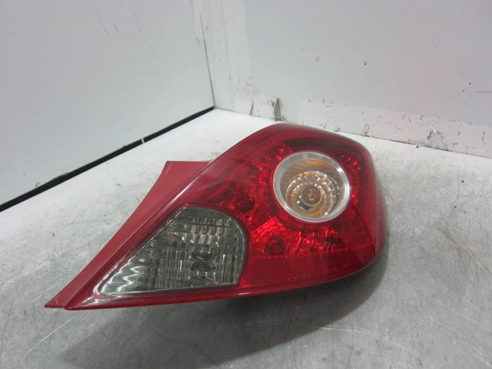 Foto de PILOTO TRASERO DERECHO OPEL CORSA D referencia 89038961A
