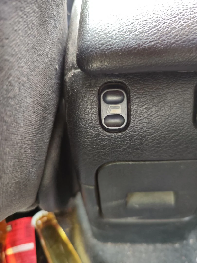 Foto de MANDO ELEVALUNAS TRASERO IZQUIERDO CITROEN XSARA BERLINA 1.6 16V CAT (NFU / TU5JP4) (109 CV / 80 KW) referencia 22681