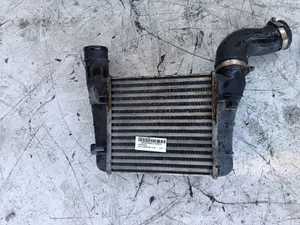 Foto de INTERCOOLER AUDI A4 AVANT (8E) 1.9 TDI (116 CV / 85 KW)