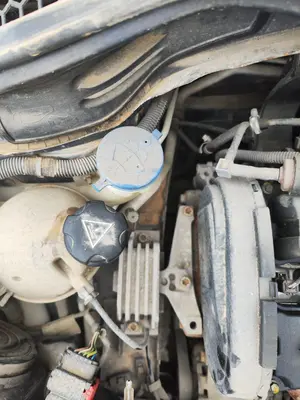 Foto de DEPOSITO LIMPIA PEUGEOT 207 1.4 16V CAT (KFU / ET3J4) (88 CV / 65 KW) referencia 6431F3