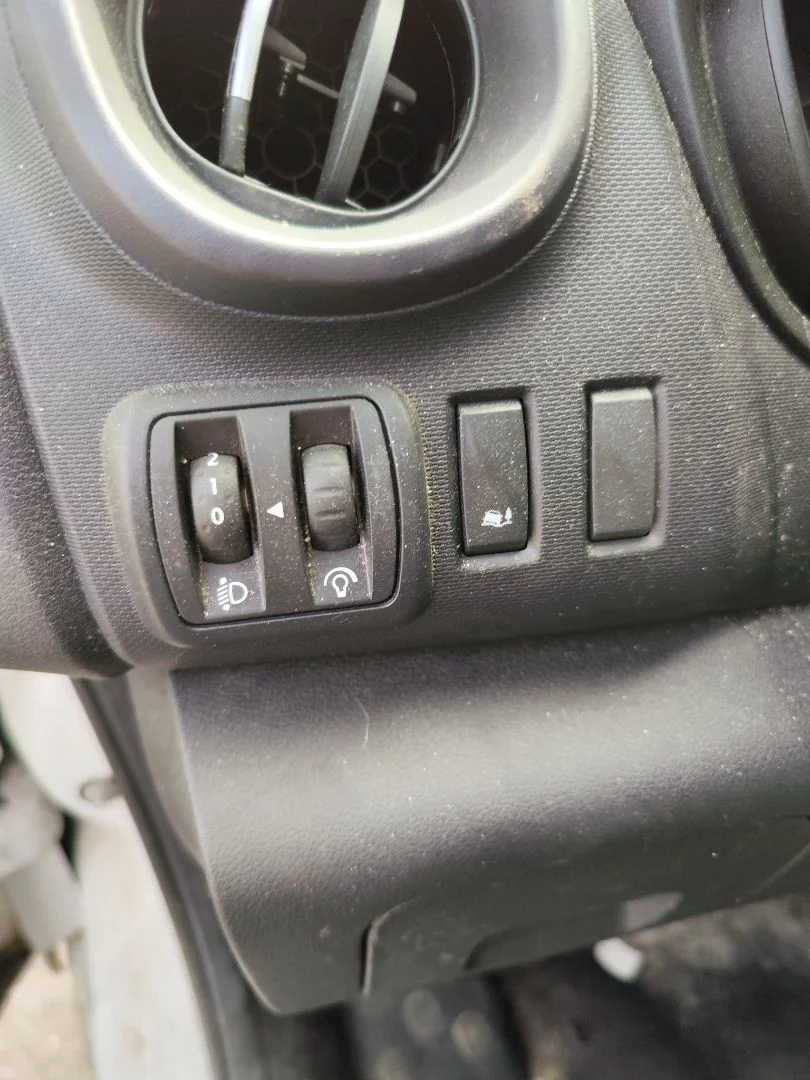 Foto de MANDO REGULACION FAROS FIAT TALENTO FURGÓN (296) 2.0 Turbodiesel Ecojet (119 CV / 88 KW) referencia 251900567R