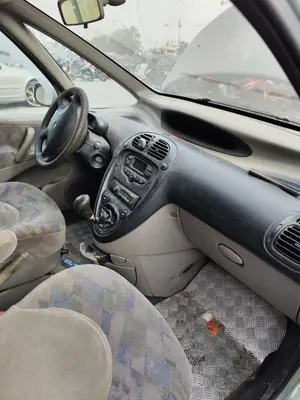 Foto de SALPICADERO CITROEN XSARA PICASSO 2.0 HDi CAT (RHY / DW10TD) (90 CV / 66 KW) referencia 821185 foto 2