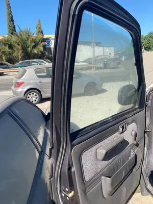 Foto de GOMAS CONTORNO PUERTA NISSAN SERENA (C23M) 2.3 Diesel (75 CV / 55 KW)