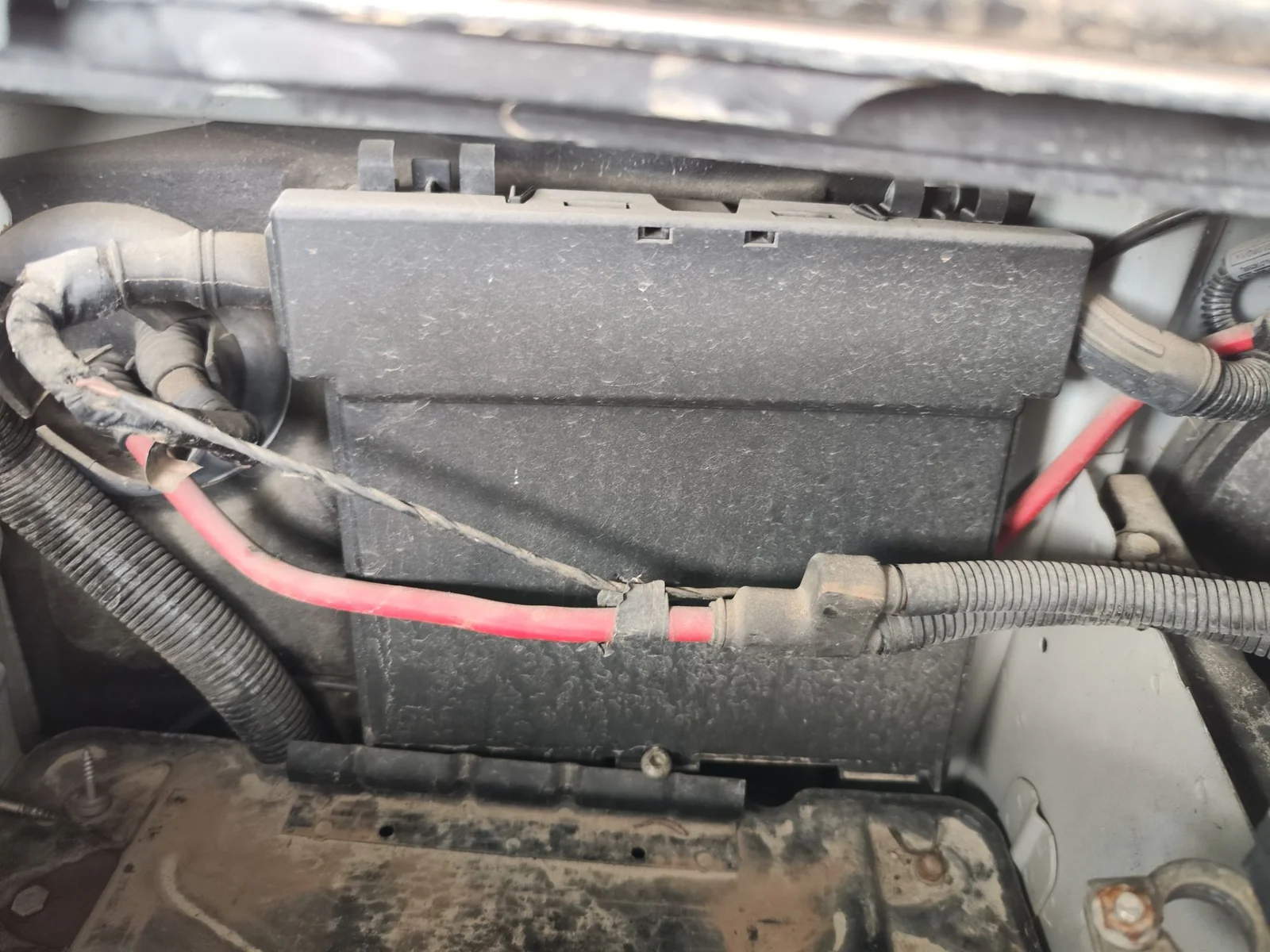 Foto de CAJA RELES / FUSIBLES LAND ROVER RANGE ROVER (LM) 4.4 V8 CAT (306 CV / 225 KW)