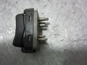 Foto de INTERRUPTOR MERCEDES-BENZ CLASE 124 (BM 124) BERLINA 3.0 CAT (180 CV / 132 KW) referencia 1298207610 foto 4