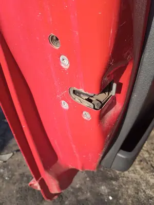 Foto de CERRADURA PUERTA DELANTERA IZQUIERDA CITROEN C2 1.4  (73 CV / 54 KW) referencia 9135Q0