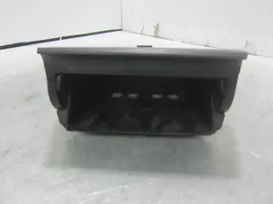 Foto de CENICERO SEAT LEON (5F1) 1.6 TDI (105 CV / 77 KW) referencia 5F1863077A foto 4
