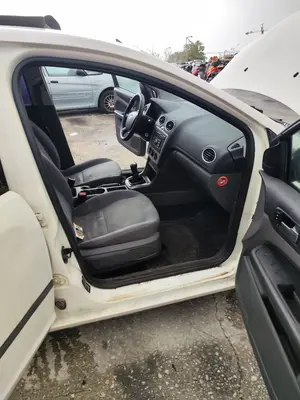 Foto de GOMAS CONTORNO PUERTA FORD FOCUS BERLINA (CAP) 1.6 TDCi CAT (90 CV / 66 KW)