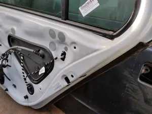 Foto de PUERTA TRASERA DERECHA VOLKSWAGEN GOLF VII (5G1/BE1) 2.0 TDI (184 CV / 135 KW) foto 5