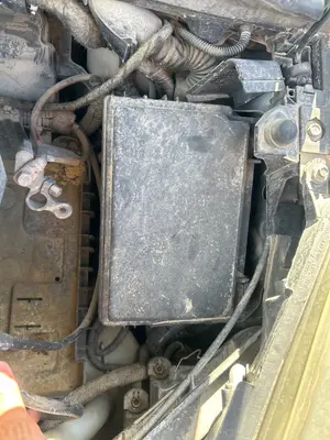 Foto de CAJA RELES / FUSIBLES OPEL CORSA D 1.3 16V CDTI (75 CV / 55 KW) referencia 93196921 foto 4