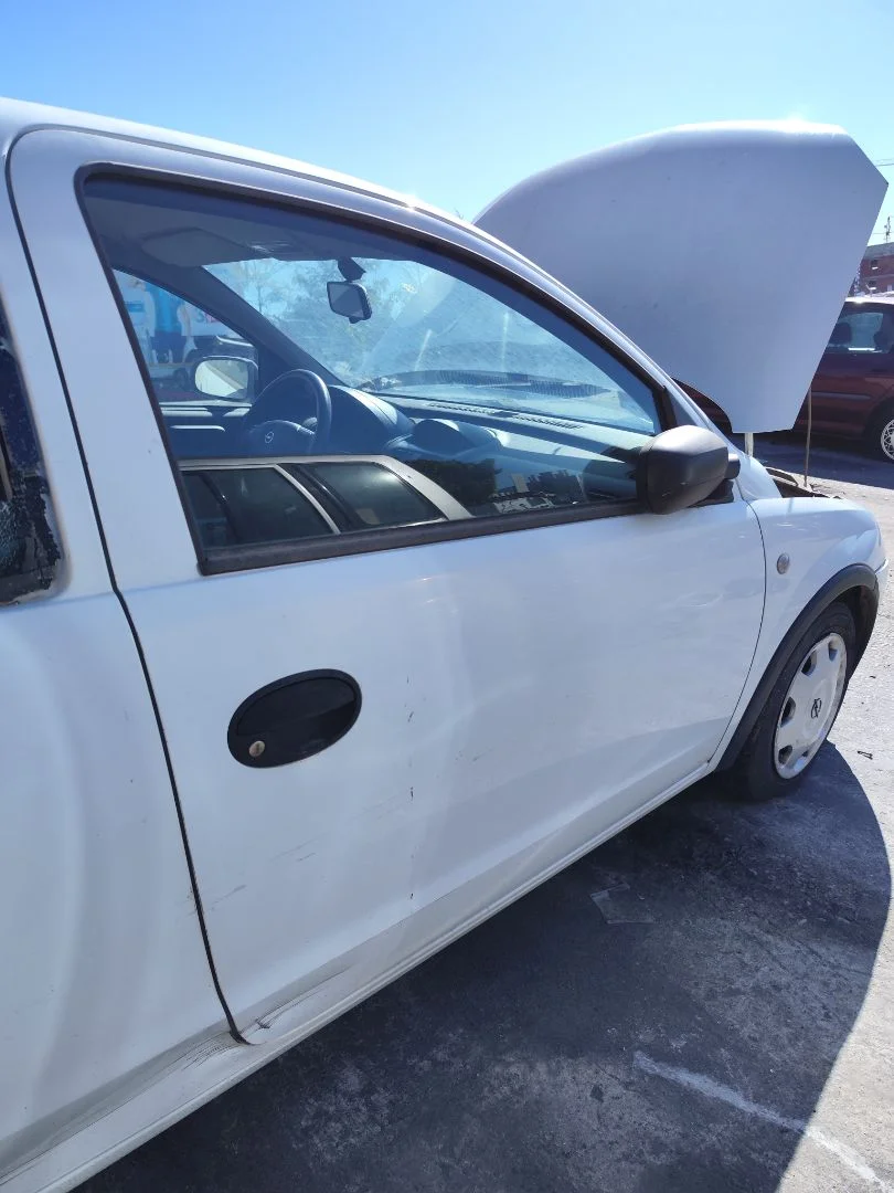 Foto de PUERTA DELANTERA DERECHA OPEL CORSA C 1.2 16V CAT (Z 12 XE / LW4) (75 CV / 55 KW) referencia 13114688