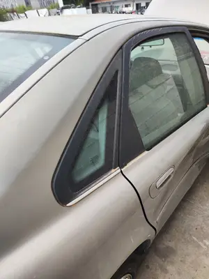 Foto de LUNA CUSTODIA TRASERA DERECHA VOLVO S80 BERLINA 2.4 Diesel (131 CV / 96 KW)