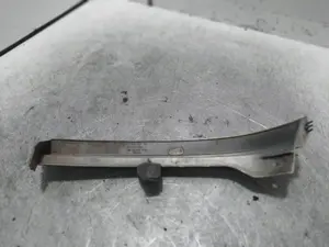 Foto de MOLDURA BAJO FARO DERECHO OPEL ZAFIRA A 1.8 16V CAT (116 CV / 85 KW) referencia 90580652 foto 3