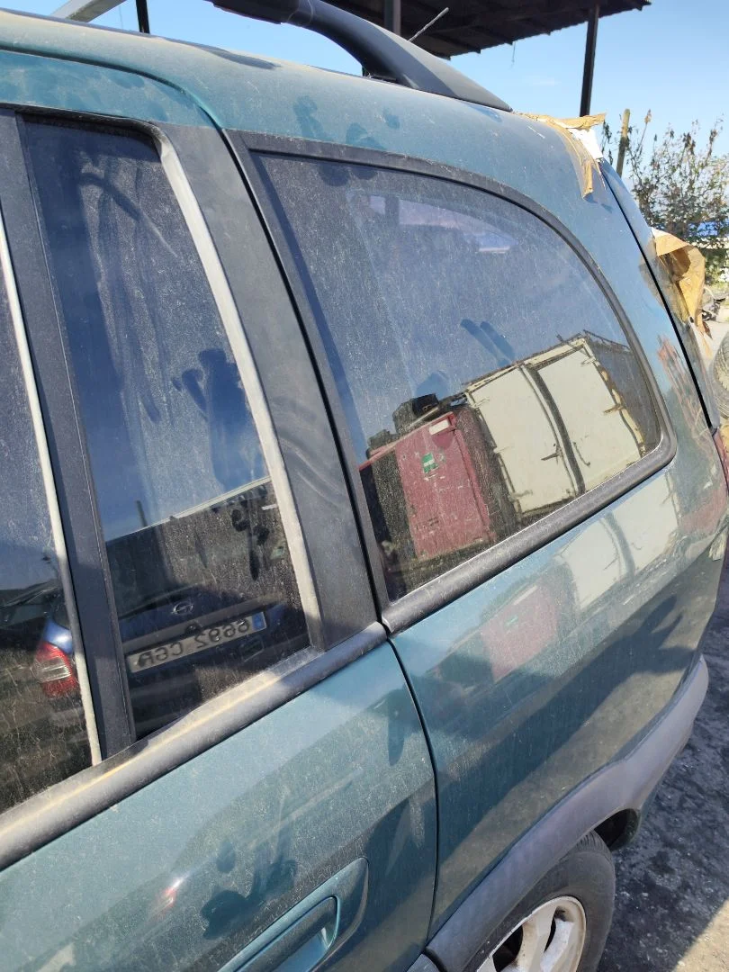 Foto de LUNA CUSTODIA TRASERA IZQUIERDA OPEL ZAFIRA A 2.0 DTI (101 CV / 74 KW)