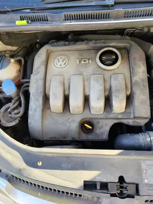 Foto de TAPA MOTOR VOLKSWAGEN GOLF PLUS V (5M1) 1.9 TDI (105 CV / 77 KW)