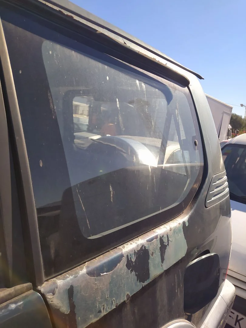 Foto de LUNA CUSTODIA TRASERA IZQUIERDA TOYOTA LAND CRUISER (J9) 3.0 Turbodiesel (125 CV / 92 KW)