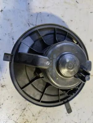 Foto de VENTILADOR CALEFACCION VOLKSWAGEN GOLF VI (5K1)(10.2008) 1.2 TSI (105 CV / 77 KW) referencia 1K1819015 foto 3